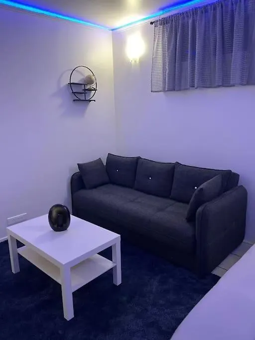 Апартаменты Charmant Studio Paris 17Eme Франция