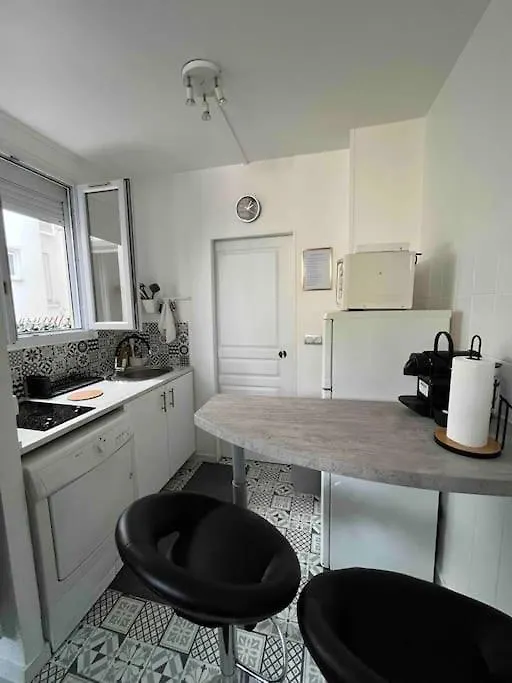 Charmant Studio Paris 17Eme 0*,